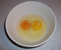 Store-bought vs. pasture egg